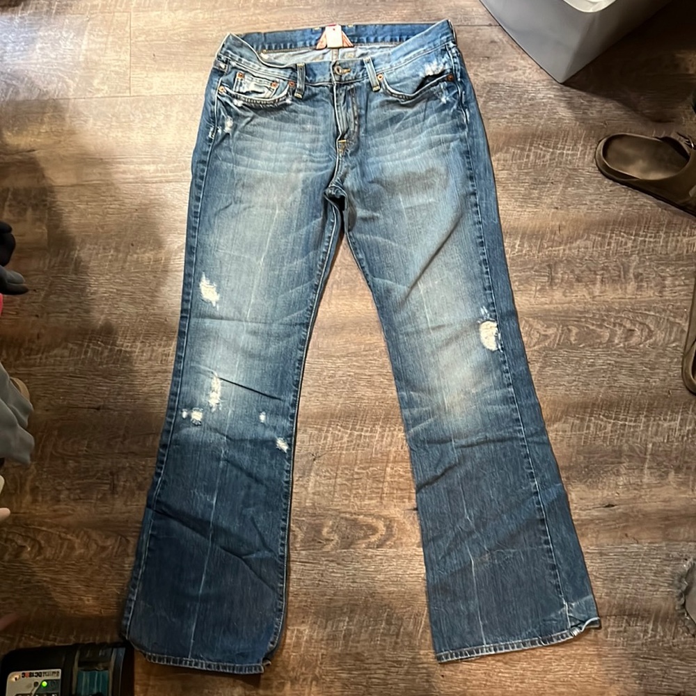 Women’s Lucky brand Sweet N Low jeans.